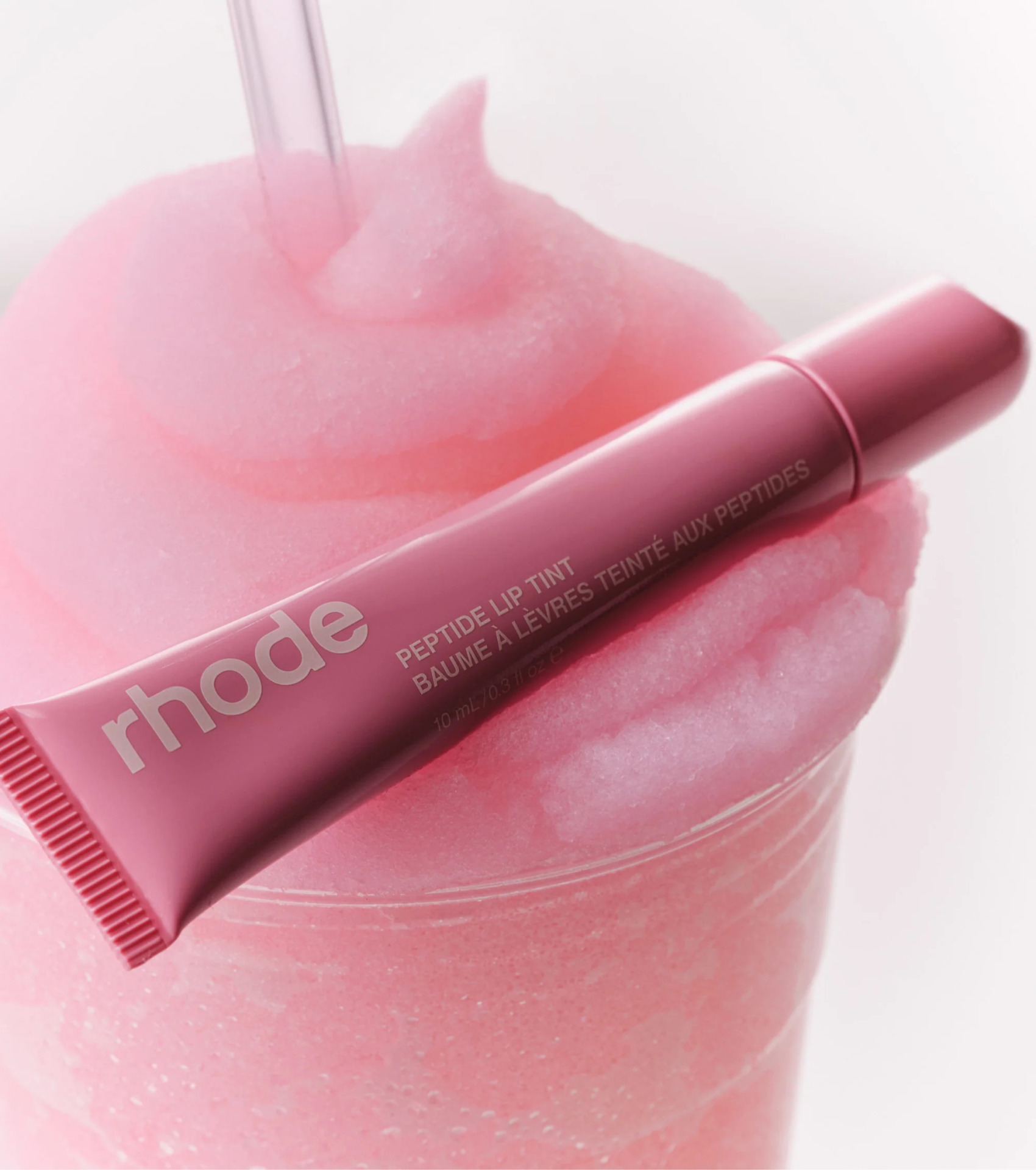  محصول Rhode Peptide Lip Tint رنگ Ribbon؛ بهترین لیپ تینت صورتی برای میکاپ نچرال 