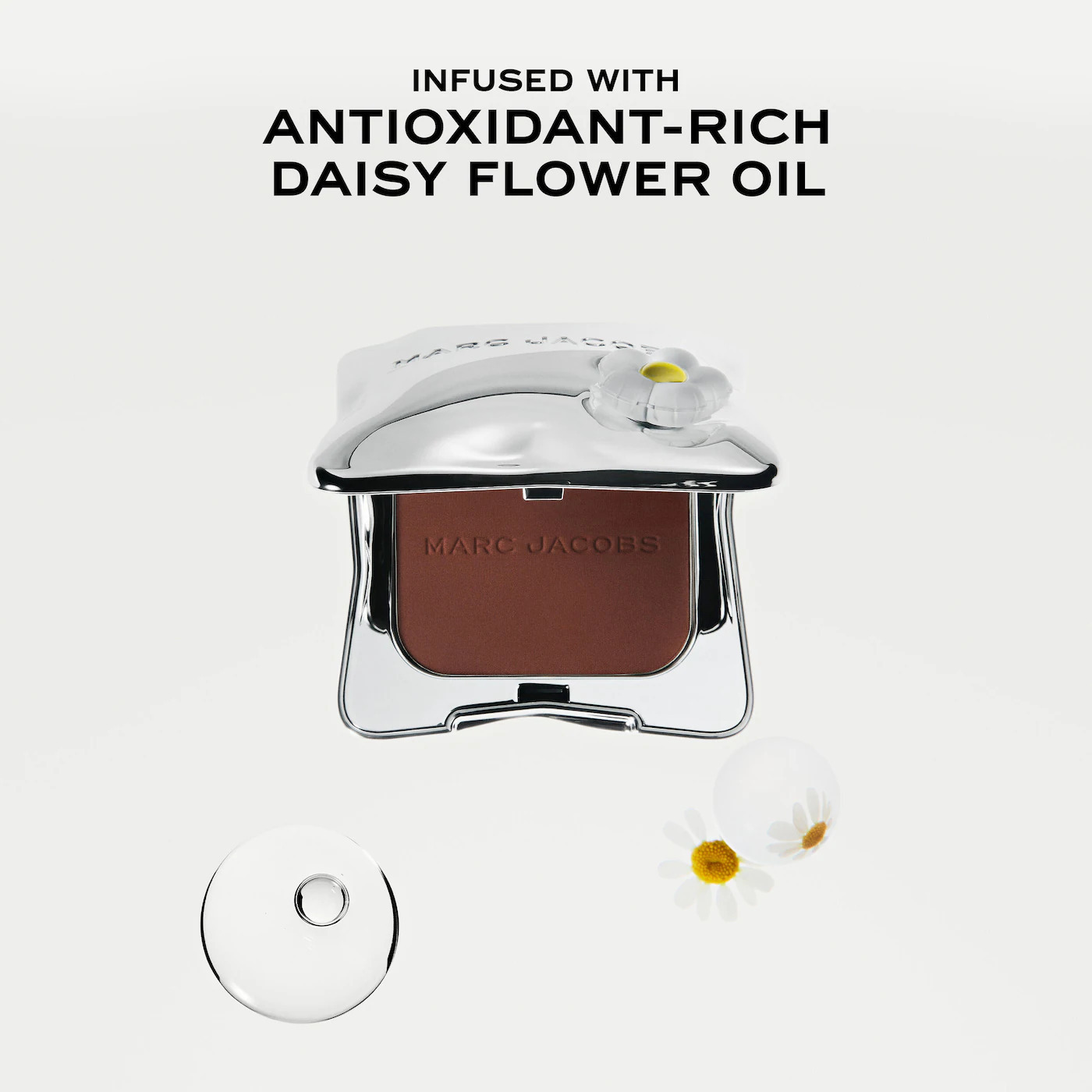 لوگوی Daisy مارک جیکوبز روی پکیج برنزر