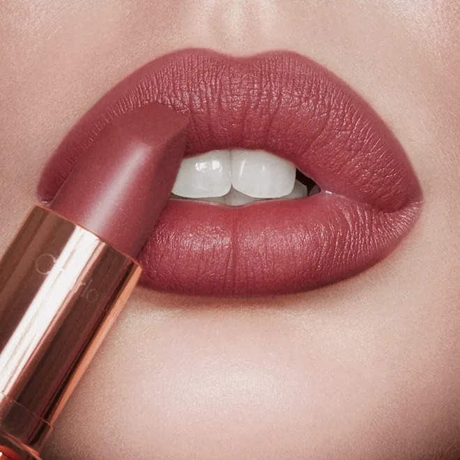  رژ لب لوکس رزگلد شارلوت تیلبری مدل Matte Revolution 